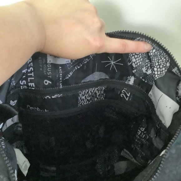 Reebok Studio Tote Gym Bag Snake Pattern - Picture 9 of 9